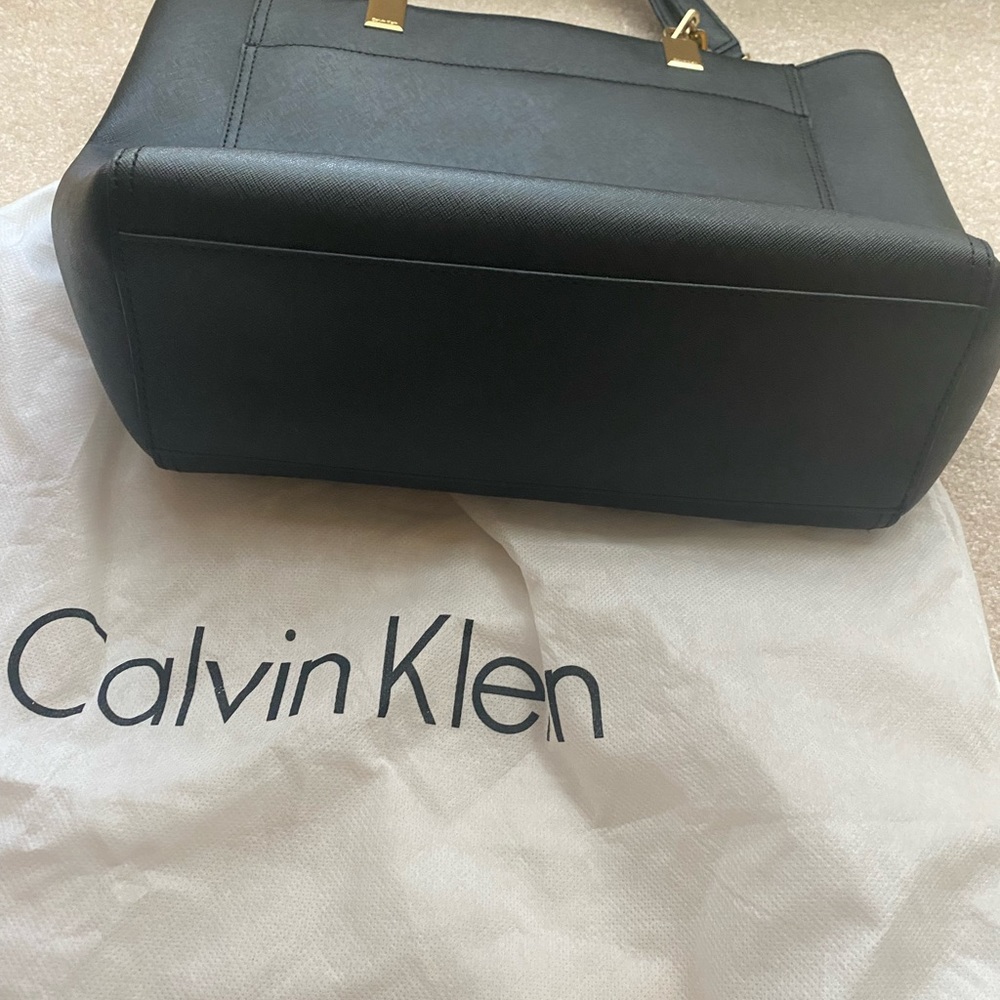 Black leather zip top tote